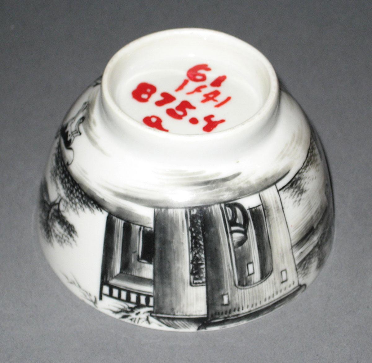 1961.0875.004 A Chinese porcelain teabowl bottom