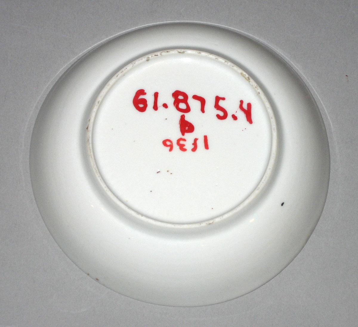 1961.0875.004 B Porcelain saucer back