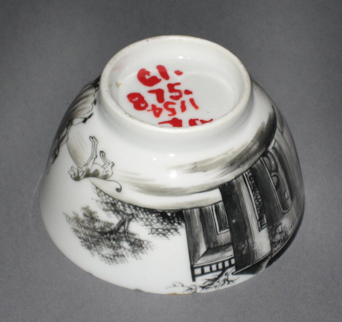 1961.0875.007 A Chinese porcelain teabowl bottom