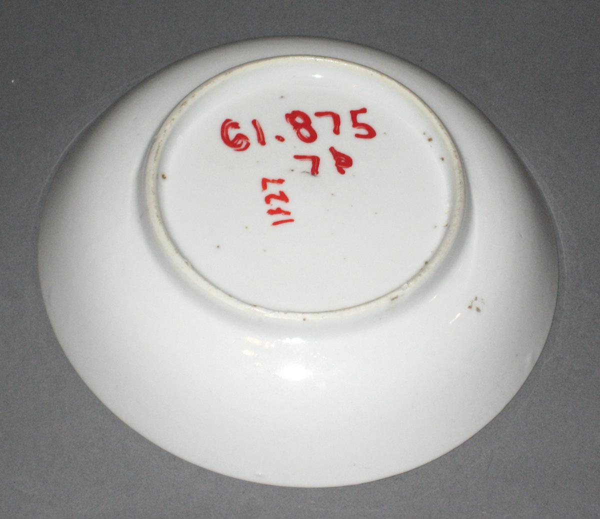 1961.0875.007 B Chinese porcelain saucer bottom