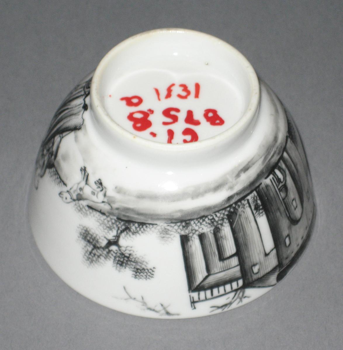 1961.0875.008 A Chinese porcelain teabowl bottom