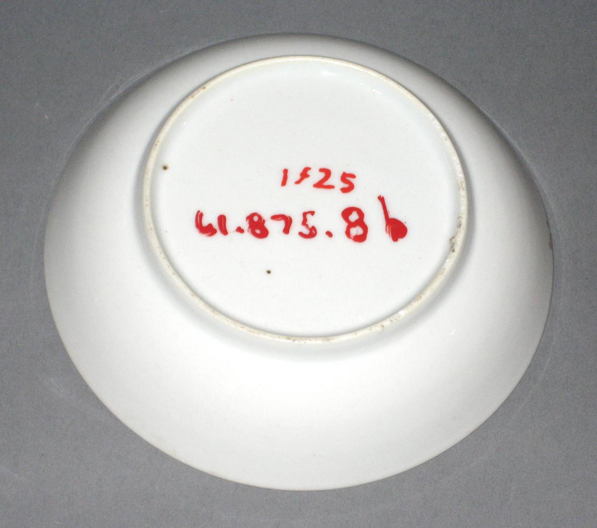 1961.0875.008 B Chinese porcelain saucer bottom