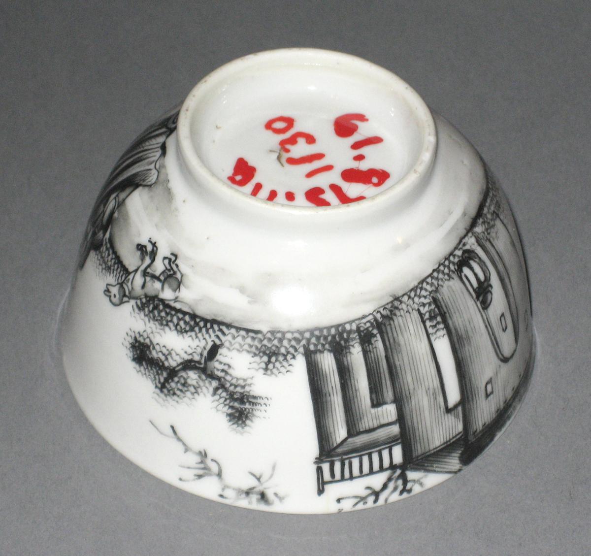 1961.0875.011 A Chinese porcelain teabowl bottom