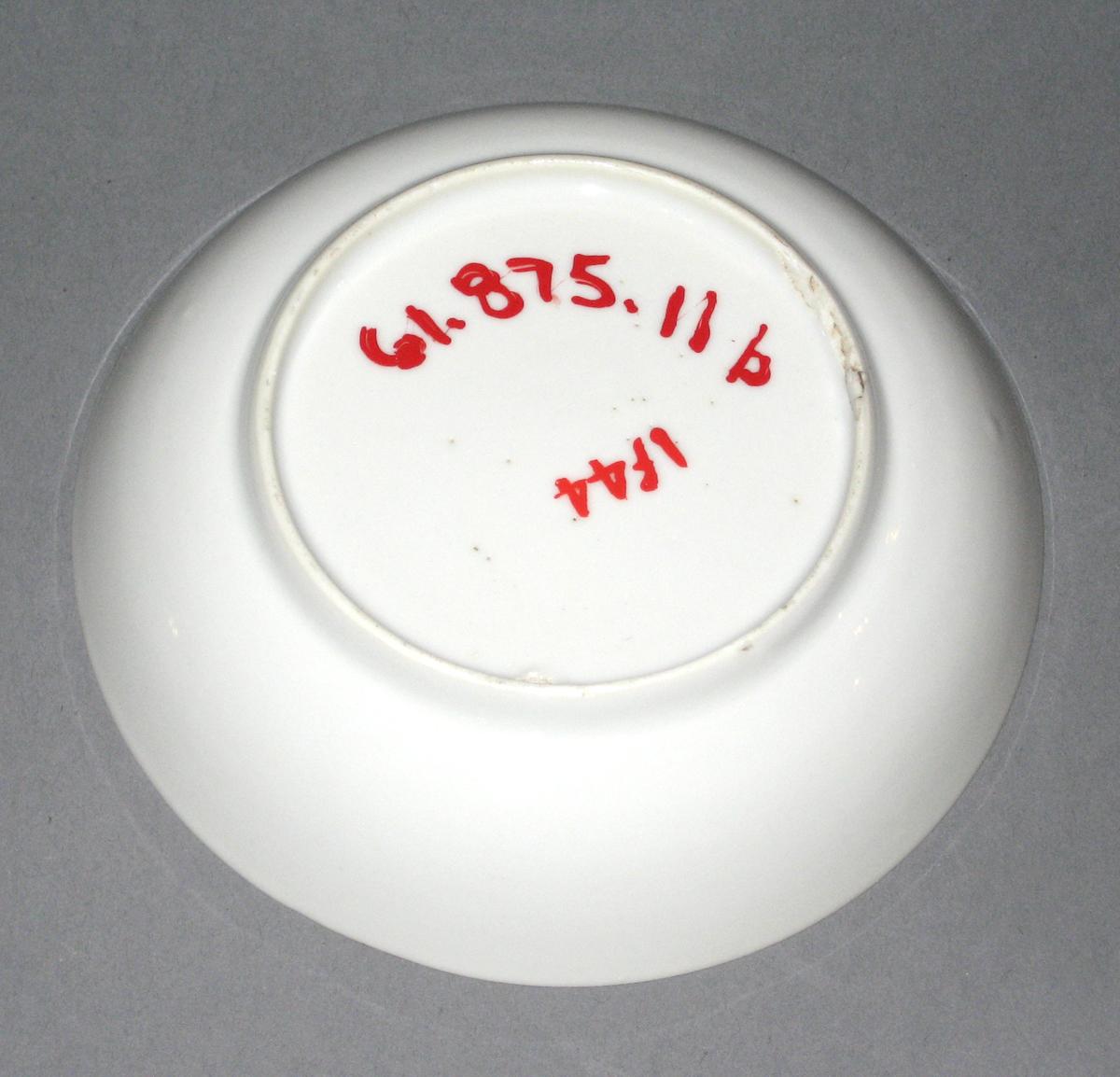 1961.0875.011 B Chinese porcelain saucer bottom