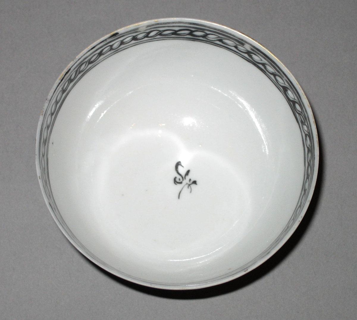 1961.0875.012  A Porcelain teabowl top
