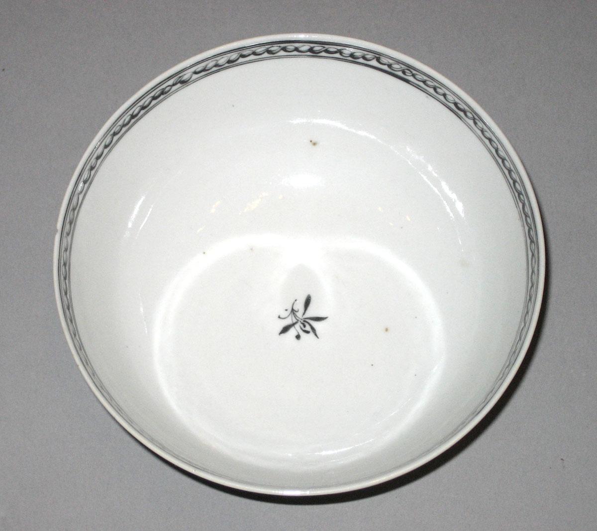 1961.0879 Porcelain bowl top