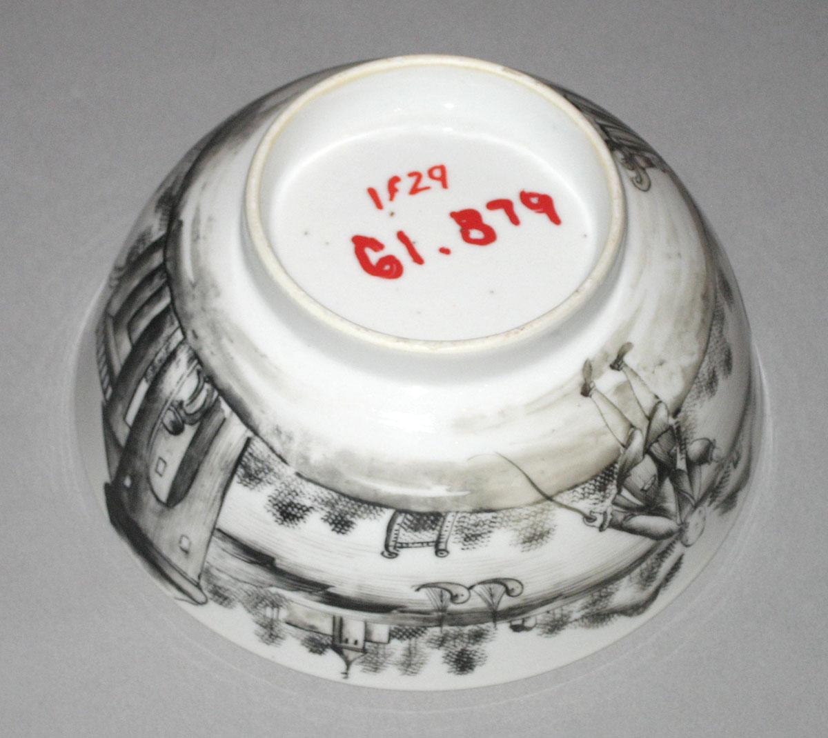 1961.0879 Porcelain bowl bottom