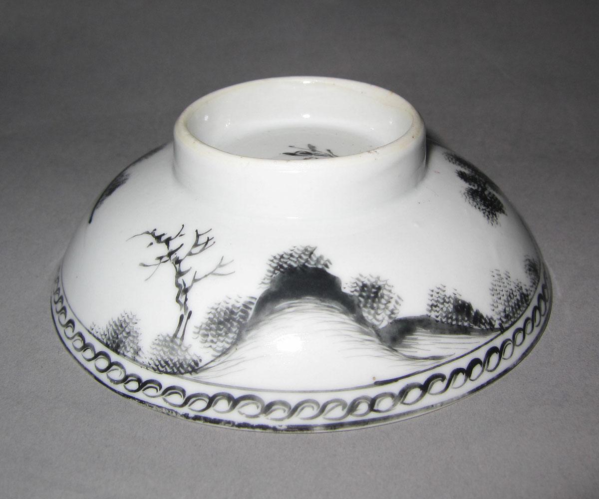 1961.0881 Porcelain bowl side