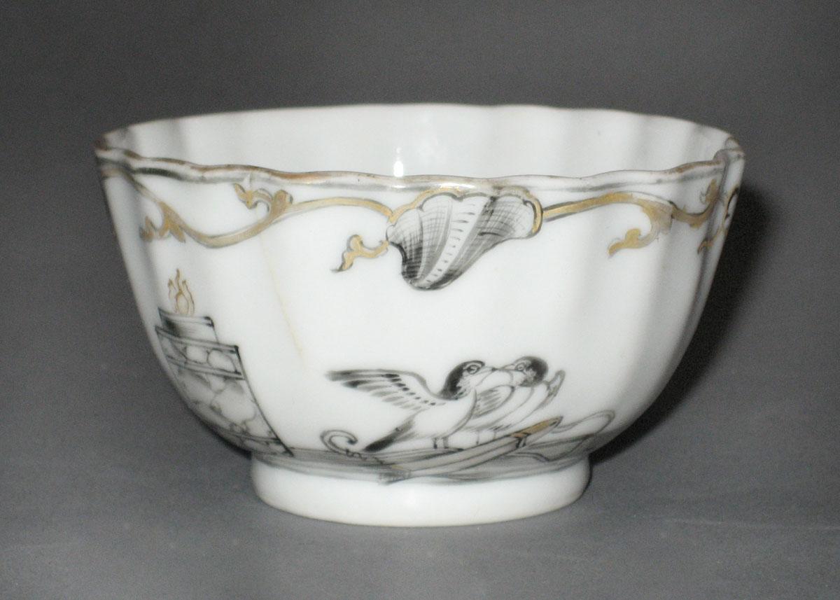 1961.0883.004 A Chinese porcelain teabowl