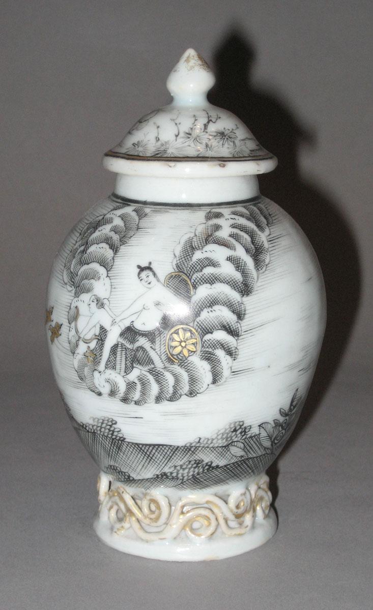 1961.0886 Porcelain tea canister side 2