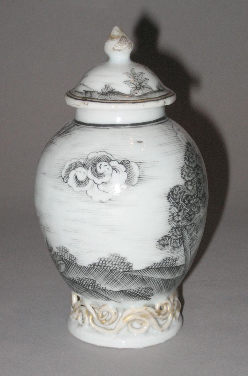 1961.0886 Porcelain tea canister side 3