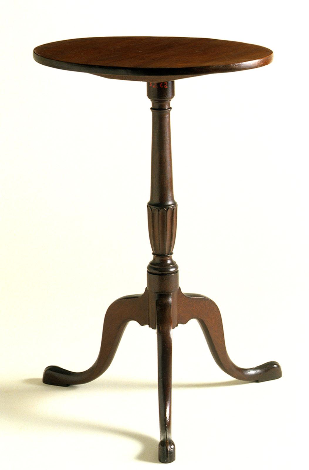 1952.0062 Candlestand