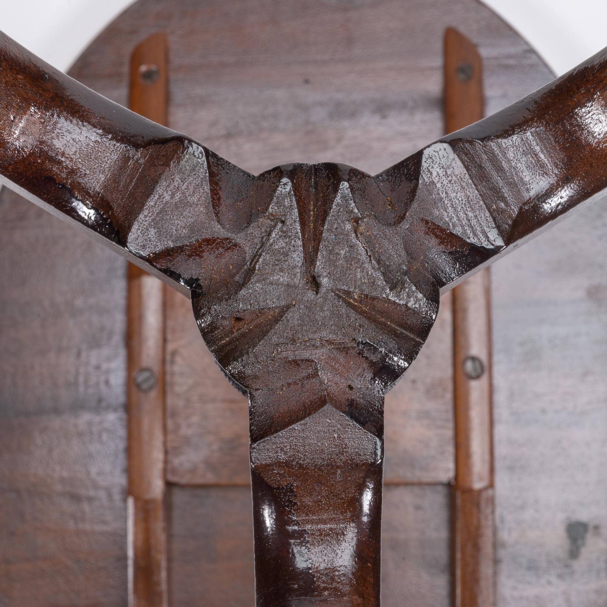 1952.0062 Candlestand, detail 6