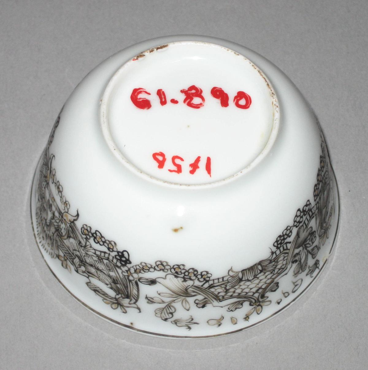 1961.0890 Porcelain teabowl bottom