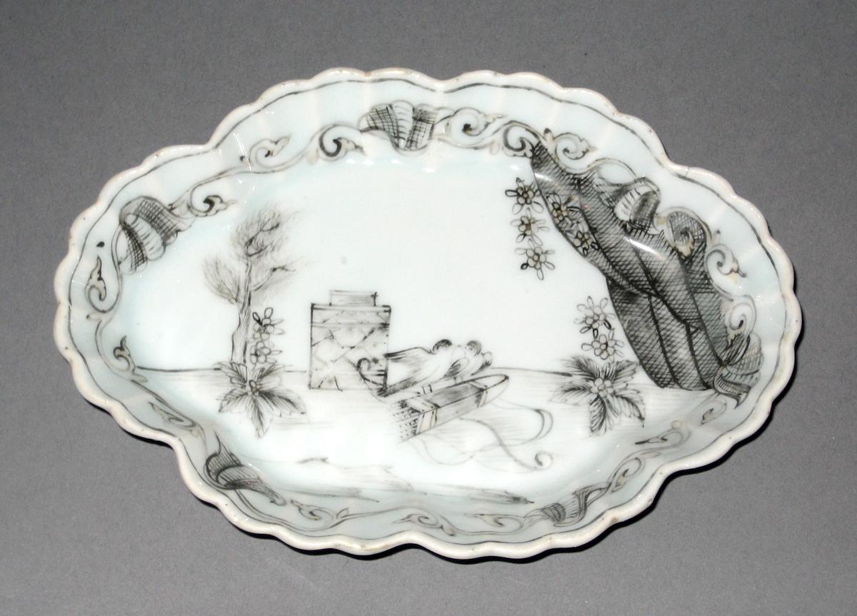 1961.0893 Porcelain spoon tray