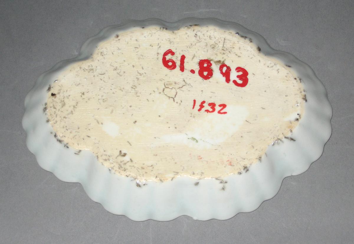 1961.0893 Porcelain spoon tray bottom