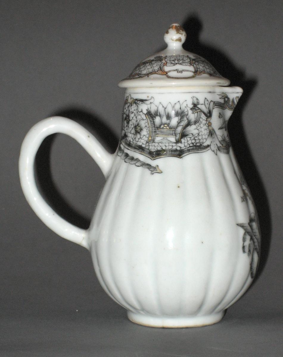 1961.0894 Porcelain jug, side 2
