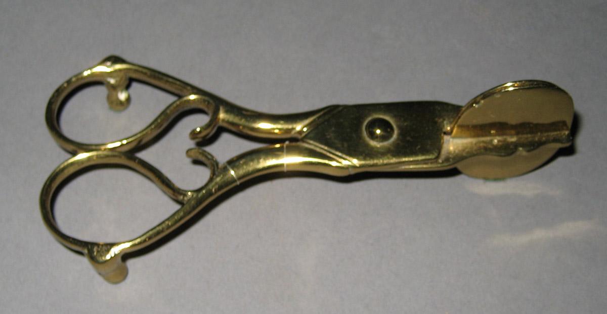 1961.0905 A Snuffer