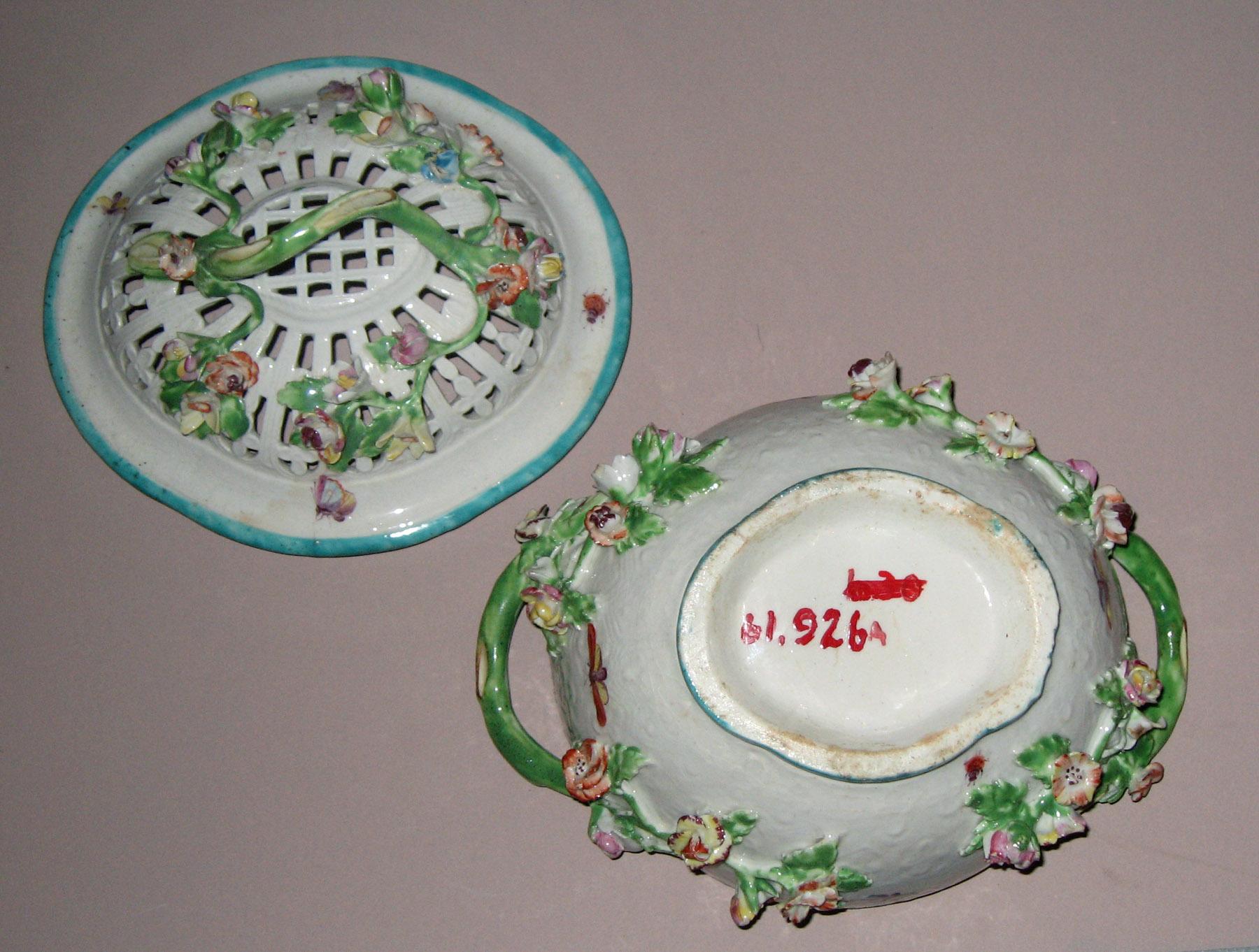 1961.0926 A, B Worcester porcelain covered dish (bottom and lid)