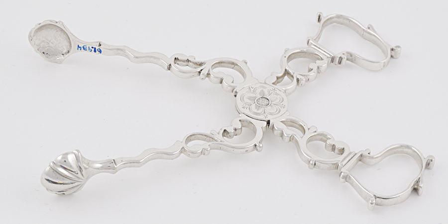 1961.0934 Silver Tongs upper surface