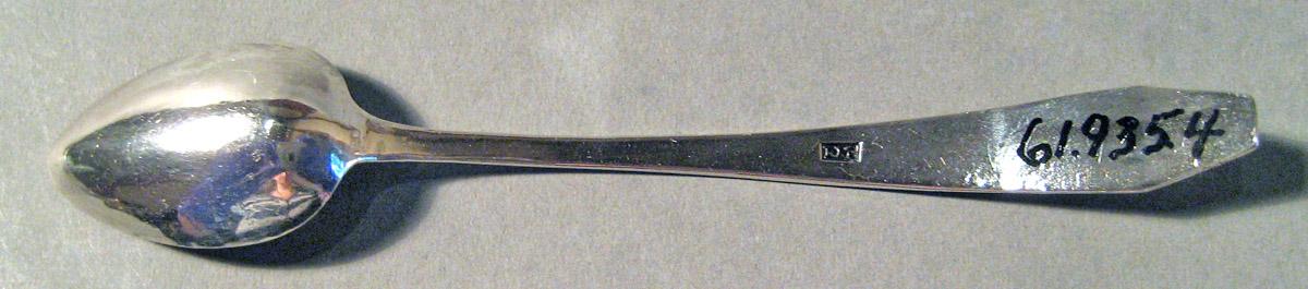 1961.0935.004 Silver Spoon underside