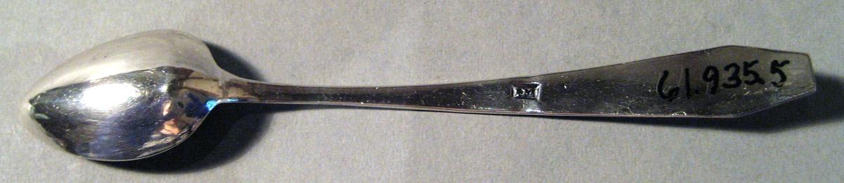 1961.0935.005 Silver Spoon underside