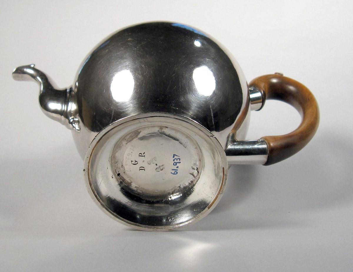 1961.0937 Silver and wood Teapot underside