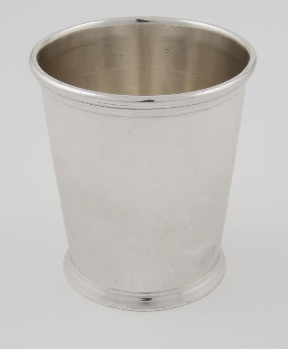 1961.0958.002 Beaker