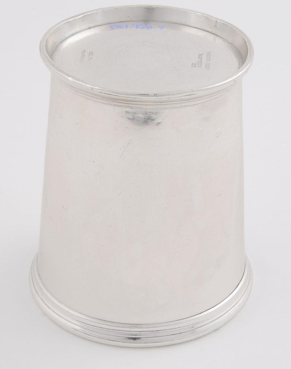 1961.0958.004 Beaker, View 2