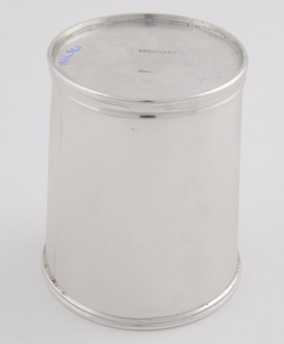 1961.0961 Beaker, View 2
