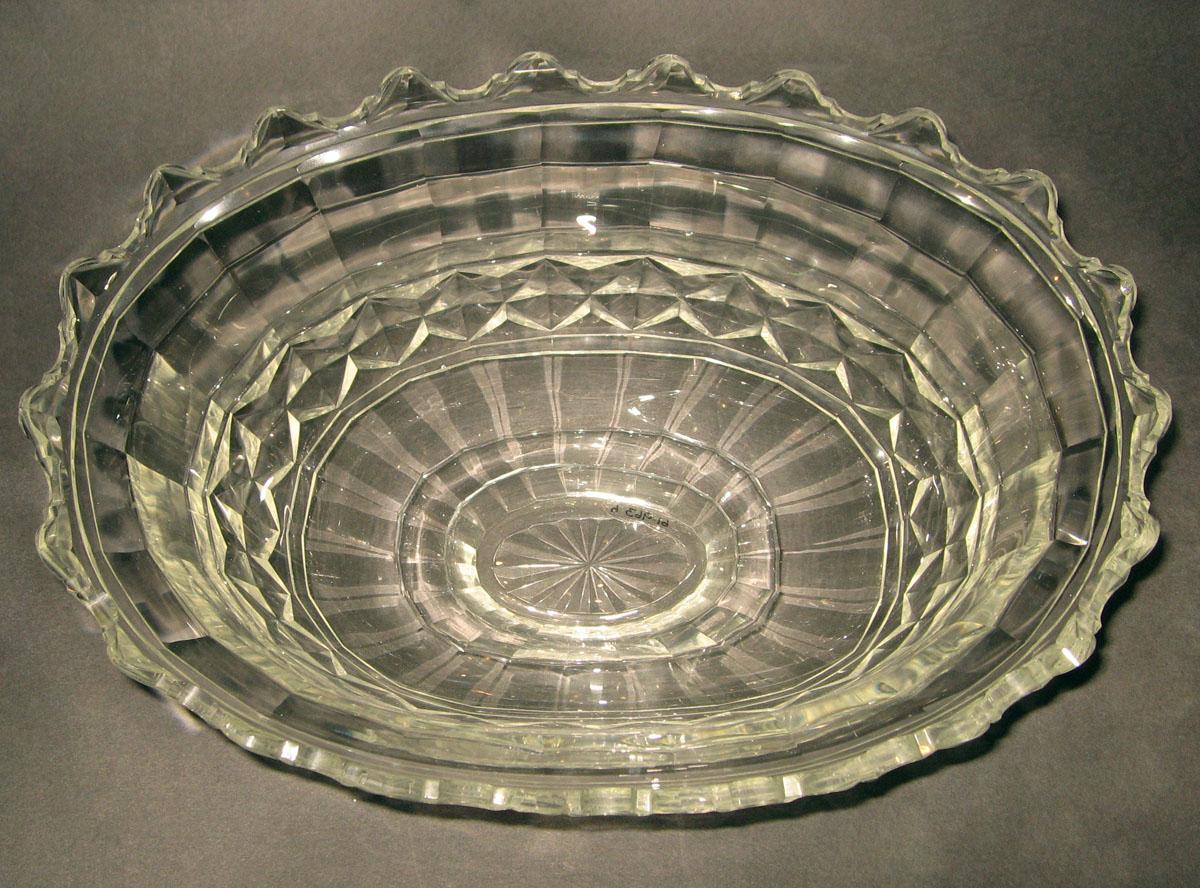 1961.0963 H Glass dish (interior)