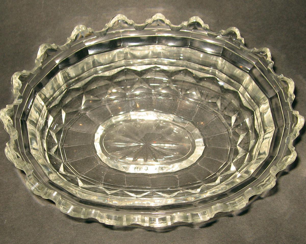 1961.0963 I Glass dish (interior)
