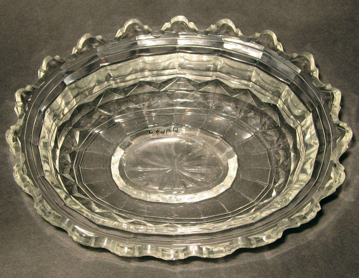 1961.0963 J Glass dish (interior)