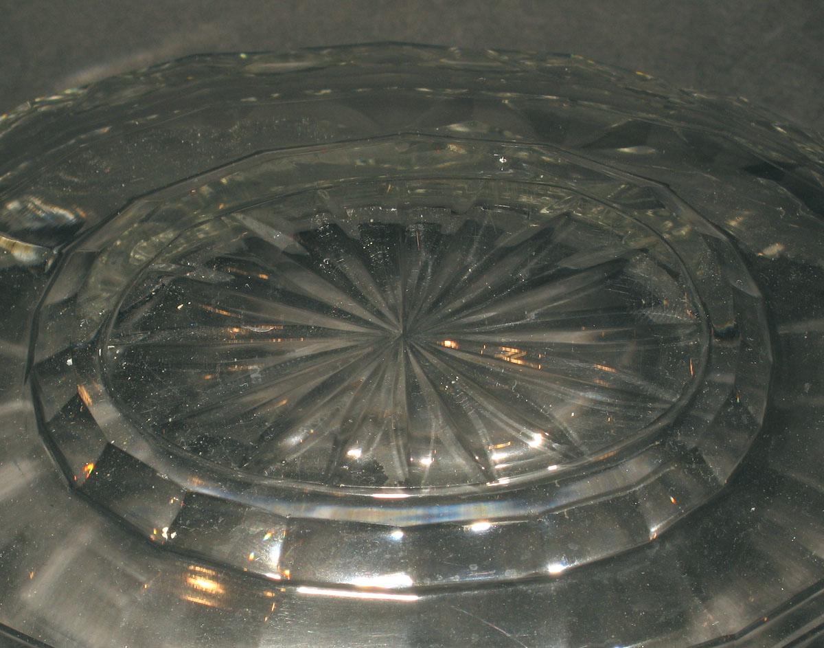 1961.0963 J Glass dish (underside)