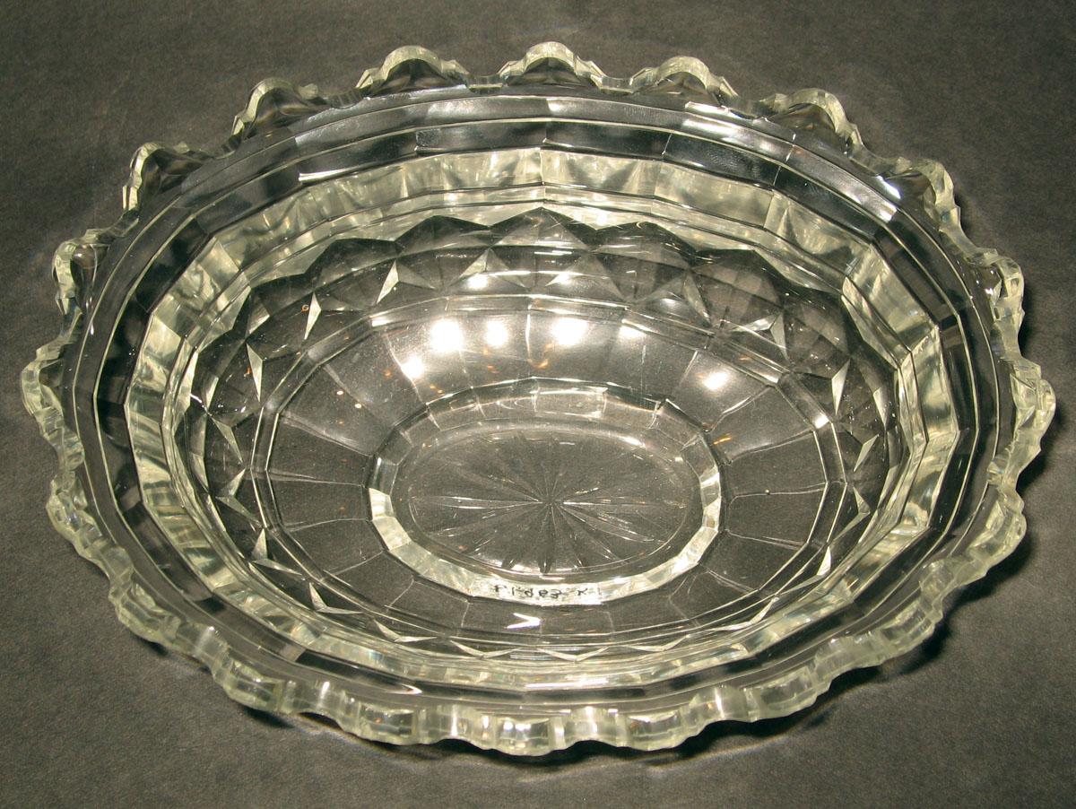 1961.0963 K Glass dish (interior)