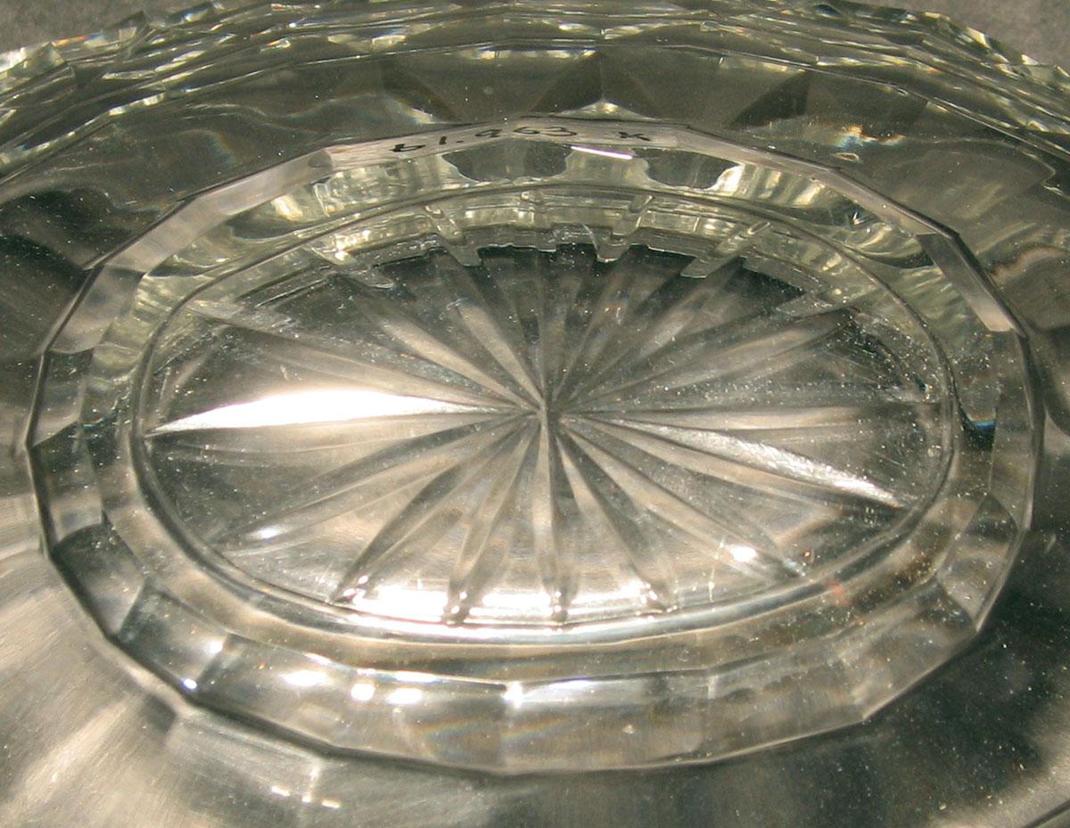 1961.0963 K Glass dish (underside)