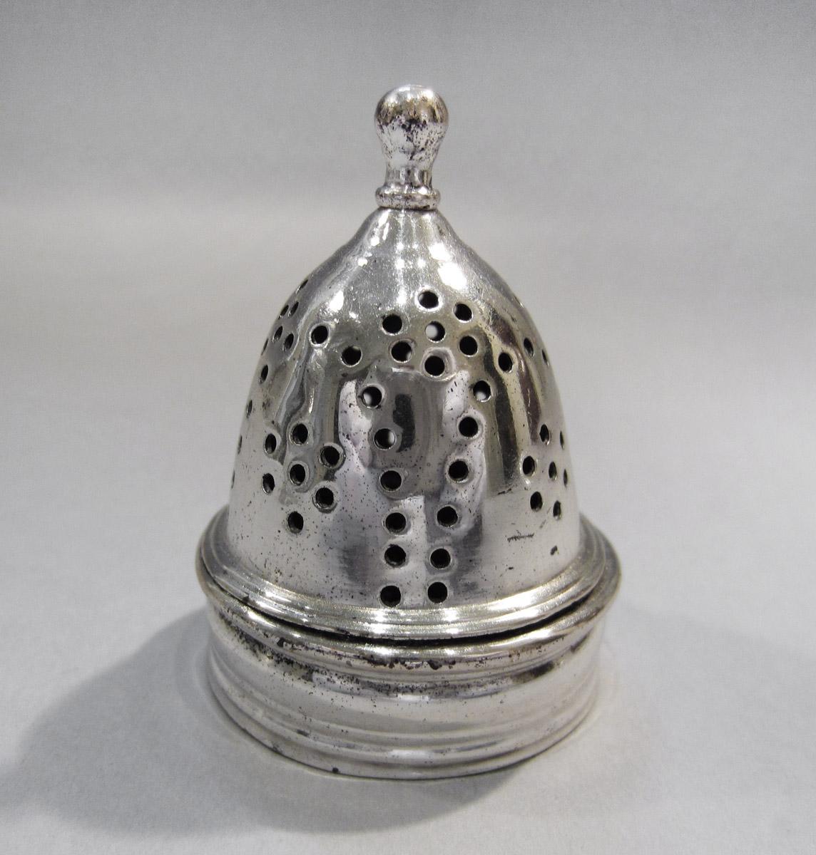 1961.0963 S Epergne caster, cap