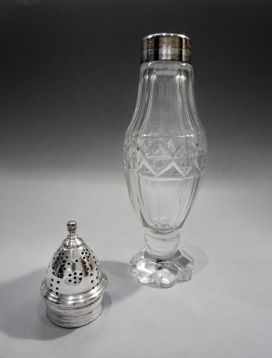 1961.0963 U Epergne caster, view 2