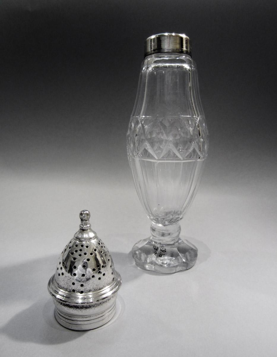 1961.0963 V Epergne caster, view 2