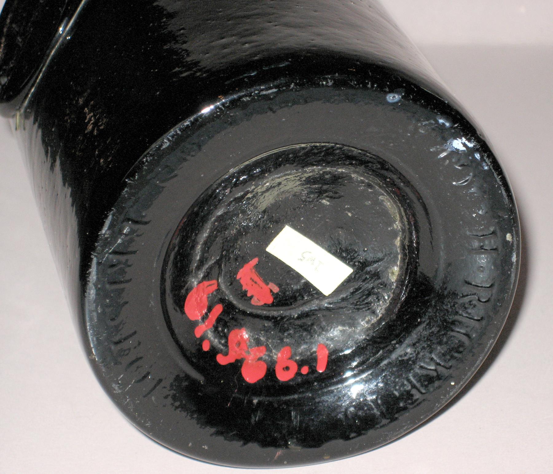 1961.0966.001 Wine bottle (bottom-mark)
