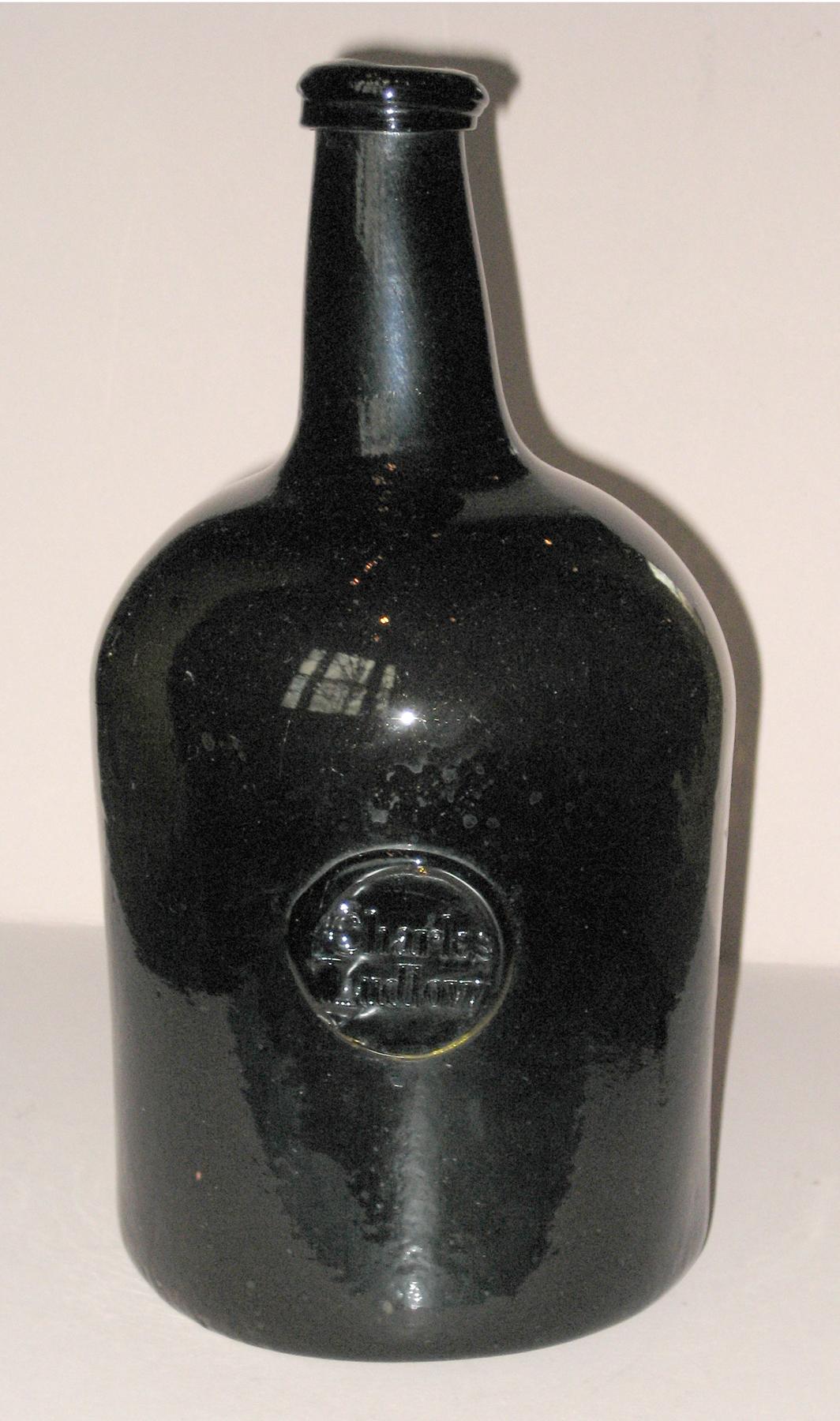 1961.0967.001 Wine bottle