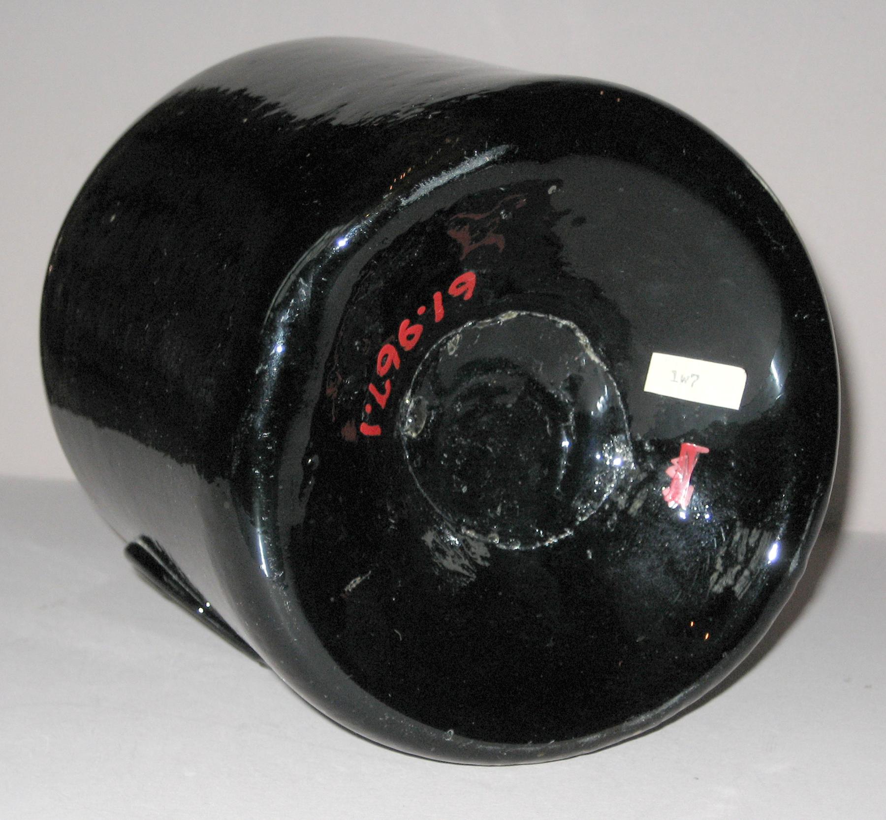 1961.0967.001 Wine bottle (bottom)