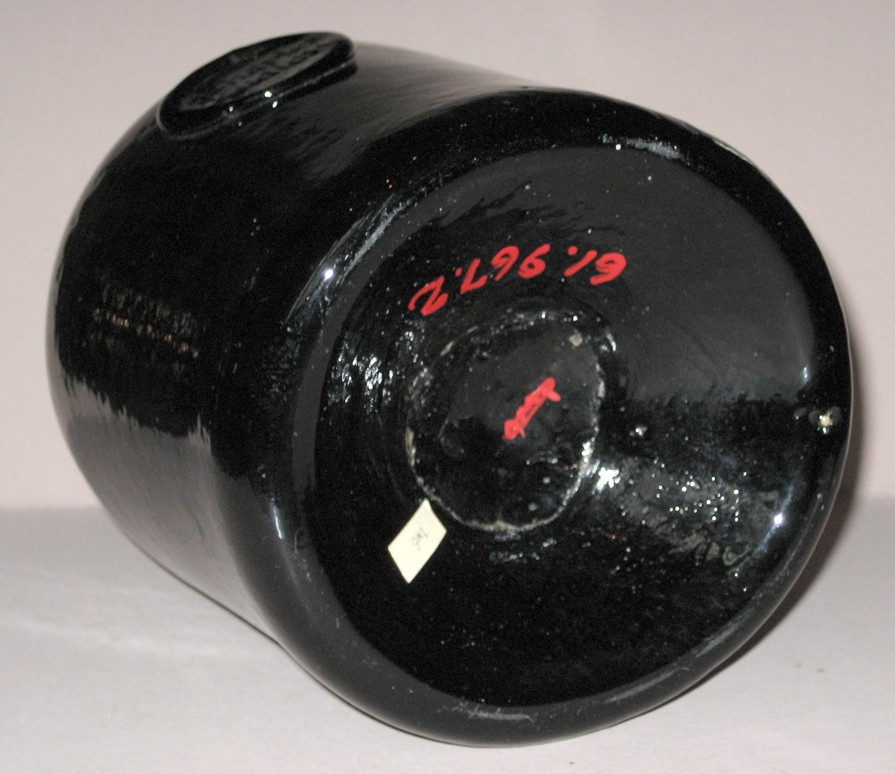 1961.0967.002 Wine bottle (bottom)