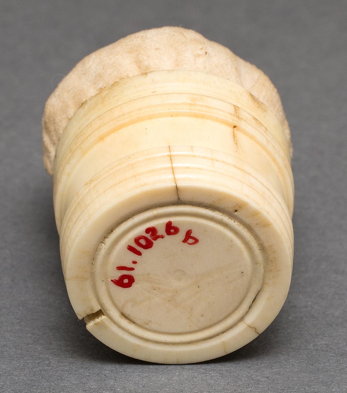 1961.1026 B Pincushion, Bottom