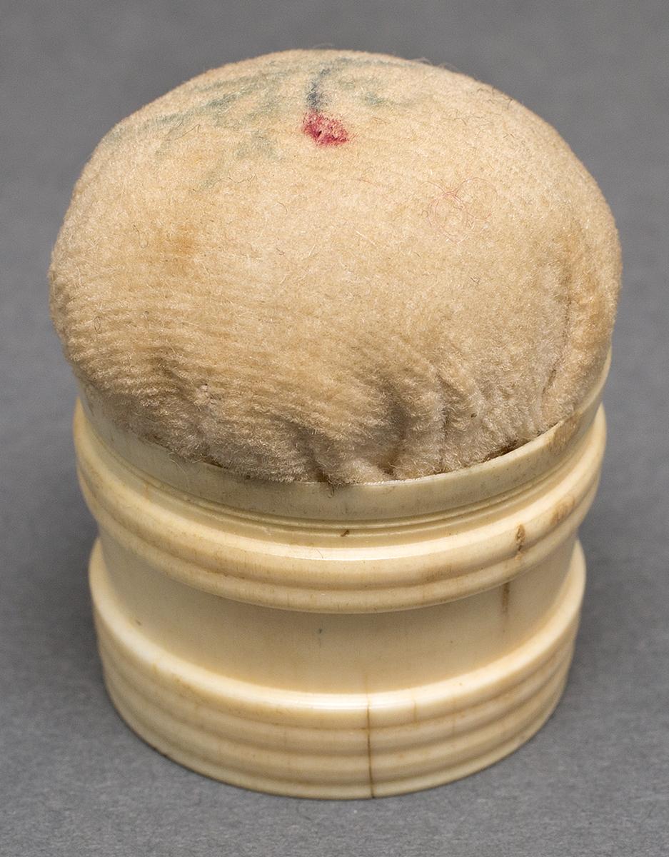 1961.1026 B Pincushion, Side