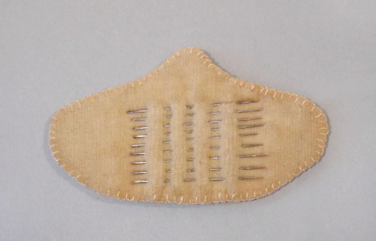 1961.1026 CC Tool (for sewing), side 1
