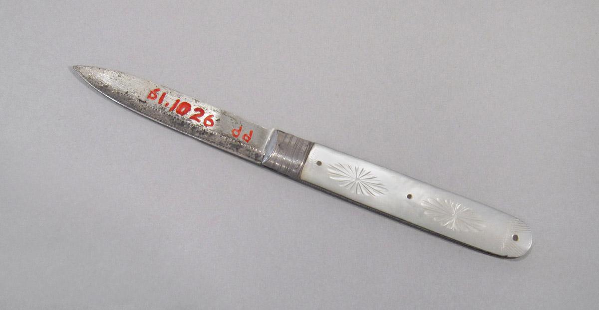 1961.1026 DD Knife, upper surface