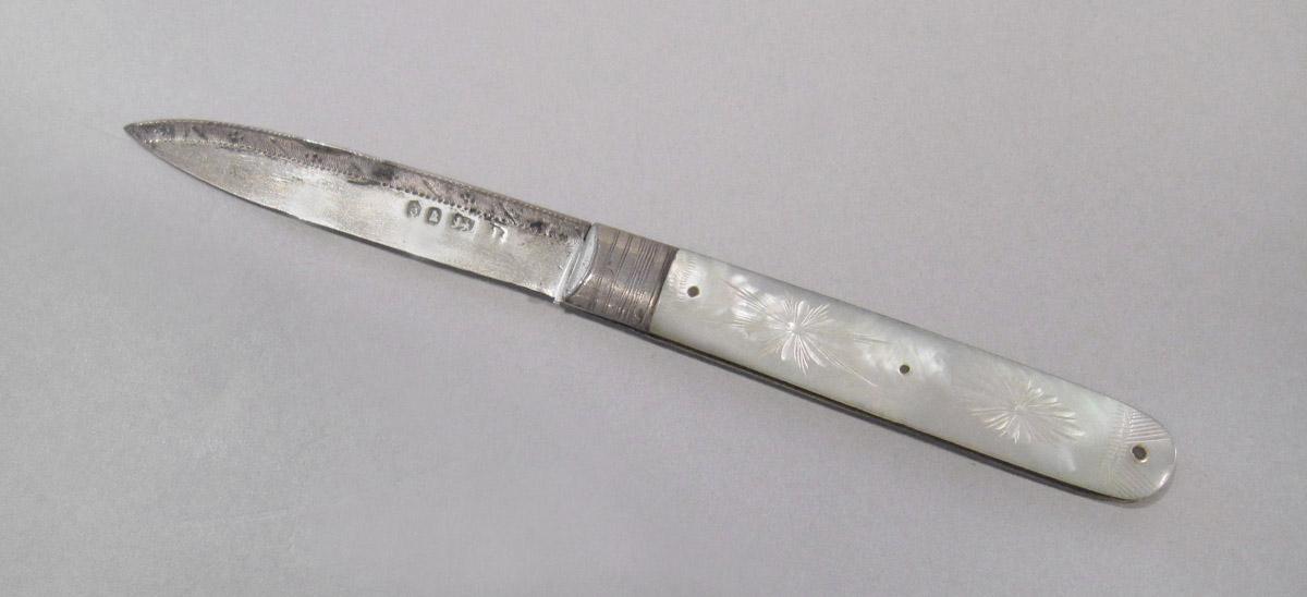 1961.1026 DD Knife, underside