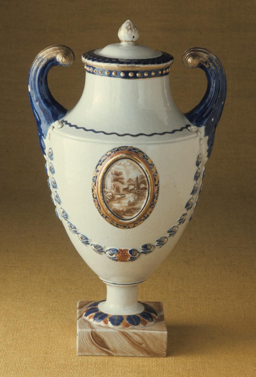 1961.1038.001 A, B Urn view 2