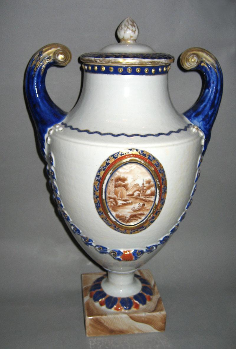 1961.1038.001 Urn